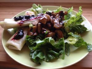 Familienrezept: Camembertsticks auf Salat