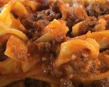 Abendessen: Nudeln mit Ragu di Carne (heißt nicht Bolognese, schmeckt aber so) #foodporn #rome – via Instagram
