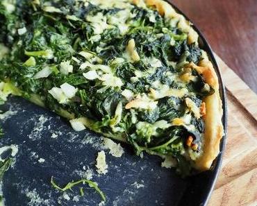 Kartoffelpizza mit Spinat und Pecorino