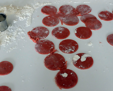 ROTE BETE ROSMARIN RICOTTA RAVIOLI
