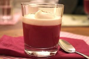 Rhabarber-Rotwein-Creme mit Zimtsahne