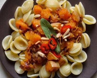 Savoury Wednesday {Pumpkin October}: Pasta mit Butternuss Kürbis, Salbei und Pecorino