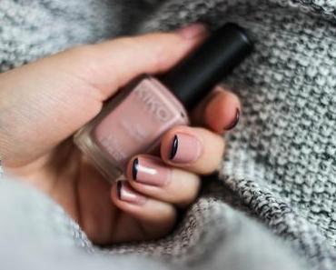 Nails of the month: Oktober 2014 "Rosé with dark blue french"