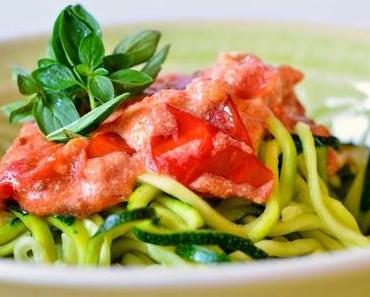 Zucchini-Spaghetti mit Tomaten-Ricotta-Soße