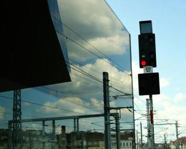 [365/325] – Spiegelungen am Wiener Hauptbahnhof