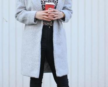 OUTFIT: Grey oversized coat with leopard and Nike