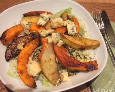 Salat mit gebratenem Kürbis, Birne und Stilton