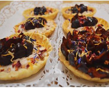 Tarteletts mit Pflaumen-Griescremefüllung