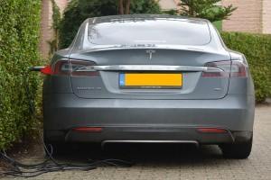 Tesla bringt Haushalts-Batteriespeicher auf den Markt