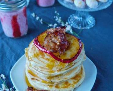 {Guten Morgen} Pancakes mit Speck, Apfel und Ahornsirup, Erdbeermilch & Himbeer-Zitronen-Madeleines