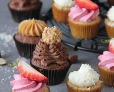 {Erdbeer, Erdnuss, Kokos & Haselnuss} Vier Sorten Mini-Cupcakes