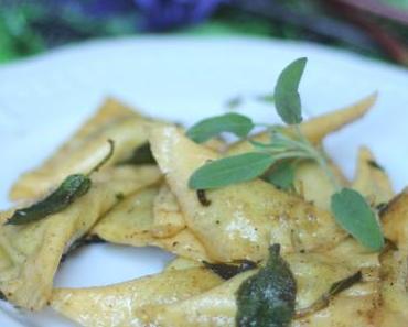 Spargelravioli mit Salbeibutter – oder: Wie werde ich fett, aber glücklich, in 3 Tellern!