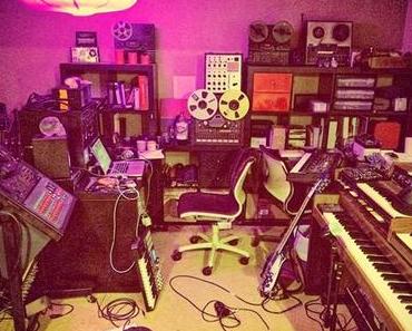 Unknown Mortal Orchestra: Phonechecker