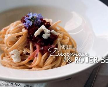 Leckere Pasta mit Ziegenkäse, Rosmarin und roter Bete