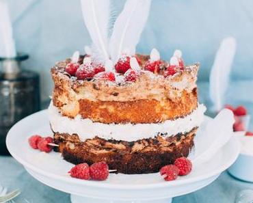 Überdrübertorte aus Butter, Zucker, Mandeln, Himbeeren & Schlagobers