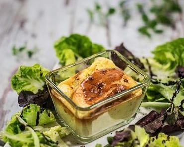 Kräuter Topfen Souffle auf Salatbett