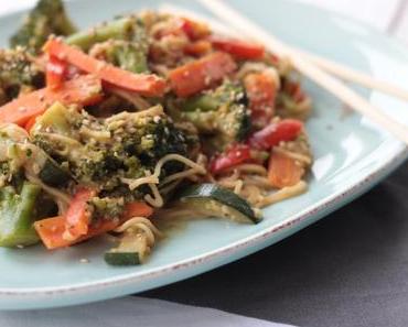 Thai-Gemüse  mit Erdnuß-Kokossoße – vegan und lecker!
