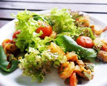 Warmer Garnelen-Salat mit Gemüse