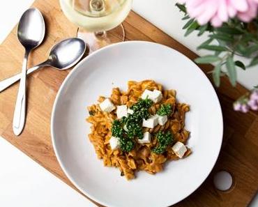 Gemüse-Pasta mit Walnüssen und Feta