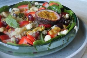 Immer wieder neu: Quinoa Salat mit Allerlei