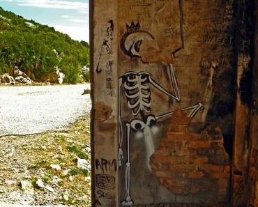 Innen im Bunker – Magic Letters Buchstabe “i”