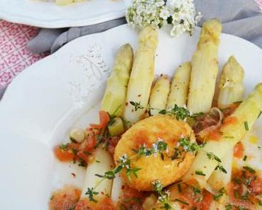 Warmer Frühlingsabend-Genuss! Spargelsalat mit Tomatenvinaigrette und gebackenem Ei