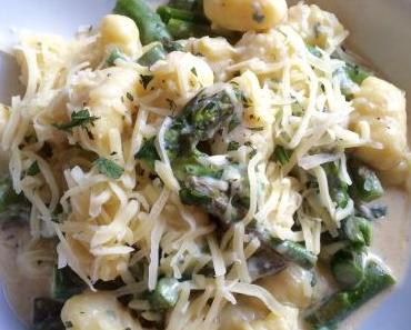 Gnocchi mit grünem Spargel und cremiger Estragonsoße