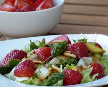 Rezept: Fruchtiger Spargel Erdbeer Salat