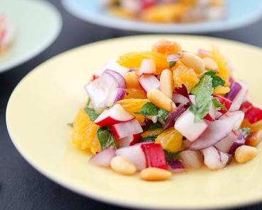 Radieschen-Salat mit Minze, Orange und Pinienkernen
