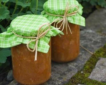 Noch schnell vor dem Saisonende: ein Rezept für Rhabarber-Orangen-Marmelade