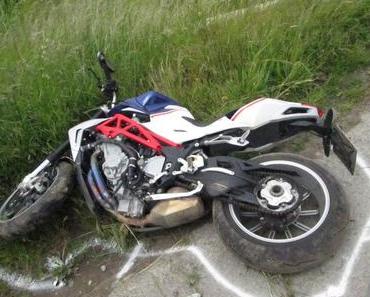 Schwerer Motorradunfall zwischen Dinker und Nateln